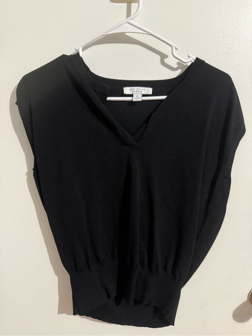 Ann Taylor Black V-Neck Cap Sleeve Pullover Top